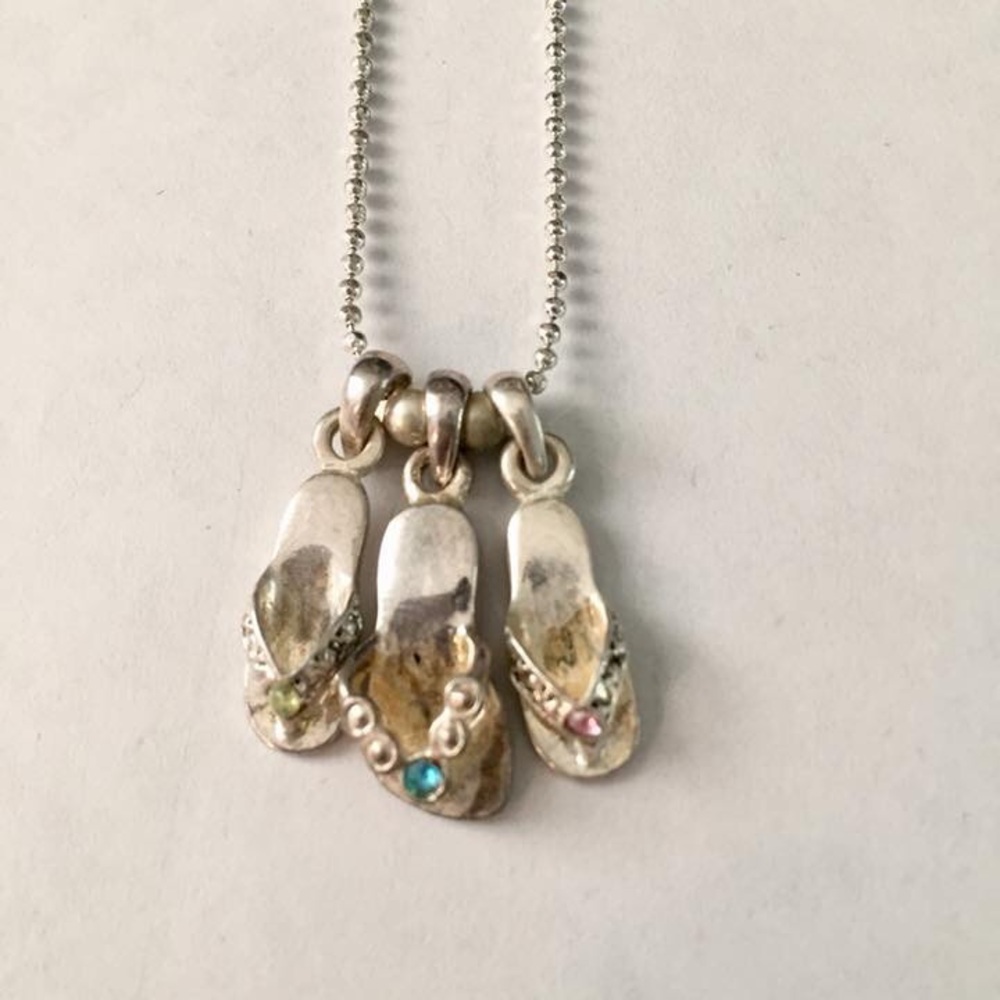 necklace with 3 flip-flop charms and earrings